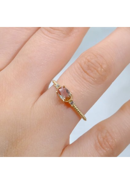 Gümüş Yüzük - Zultanit Taşı Oval Kesim Yan Zirkon Taşlı Modern 925 Ayar Gümüş Kadın Tektaş Yüzük Günlük-Hediyelik