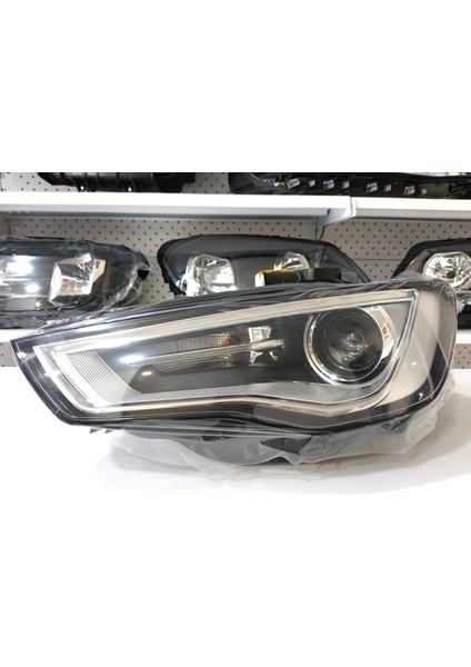 - Audi A3 Sol Far Bi-Xenon Ampulleri ve Beyinler Üzerinde 2013 Üstü 8V0941043C