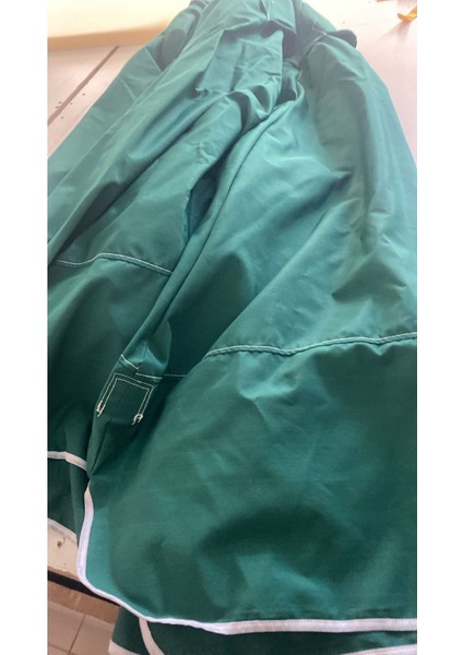 Yeşil Alüminyum Şemsiye Su Geçirmez Kumaş ile Dayanıklı ve Şık Tasarım