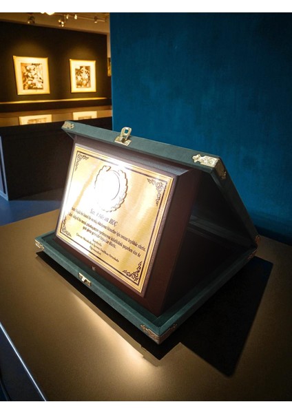 Kişiye Özel Vip Lüks Deri Kulu Ahşap Plaket fiyatları