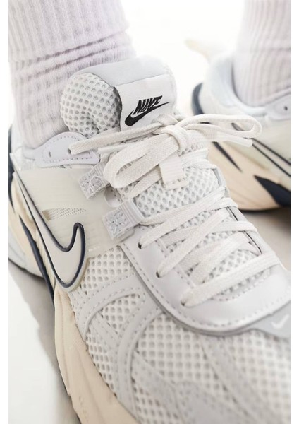 V2K Run Unisex Walking Shoes White And Navy Unisex Yürüyüş Ayakkabısı Beyaz Laci fırsatları