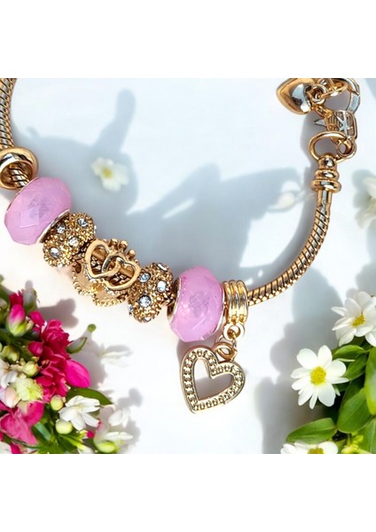 - Aşkın Işıltısı Pembe Yılan Charm Bileklik – Altın Zincirli Pembe Taşlı Ayarlanabilir Kadın Bileklik