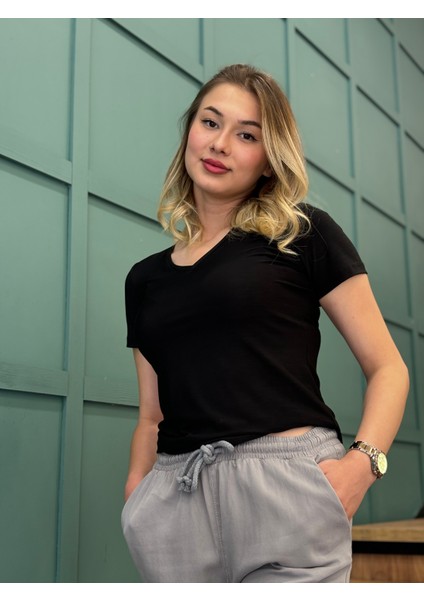 Kadın V Yaka Kısa Kollu Bluz