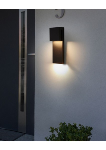 Siyah Minimal LED Dış Mekan Duvar Lambası, IP44 Korumalı ve Modern Tasarım