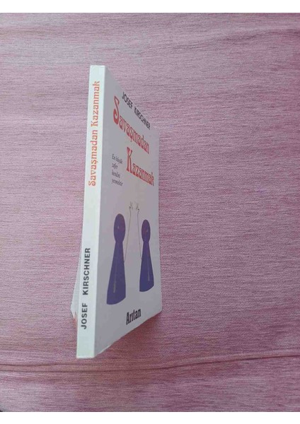 Josef Kirschner'in 'savaşmadan Kazanmak' Adlı Kitabı, En Büyük Zaferin Kendini Yenmek Olduğunu Anlatır. Aritan Yayınevinden Çıkmıştır. 1995 Basimi 253 Sayfa Temiz Durumdadir 1,basim fiyatları