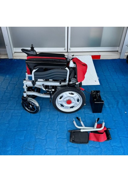 BME1026 Akülü Tekerlekli Sandalye Kırmızı modelleri