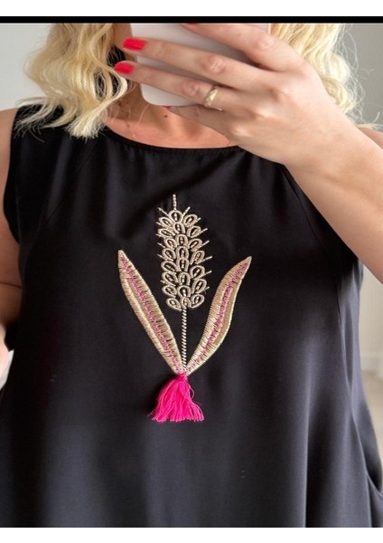 Eteği Asimetrik Kesim Nakışlı Elbise fiyatları