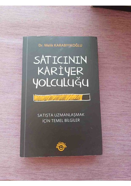 Dr. Melik Karabıyıkoğlu'nun "satıcının Kariyer Yolculuğu" Kitabı, Satışta Uzmanlaşmak Için Temel Bilgileri Sunar. Satış Kariyerinde Ilerlemek Isteyenler Için Faydalı Bir Kaynaktır. 2018 Basimi 295 Sayfa