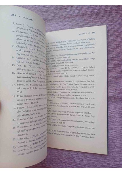 Dr. Melik Karabıyıkoğlu'nun "satıcının Kariyer Yolculuğu" Kitabı, Satışta Uzmanlaşmak Için Temel Bilgileri Sunar. Satış Kariyerinde Ilerlemek Isteyenler Için Faydalı Bir Kaynaktır. 2018 Basimi 295 Sayfa indirimleri