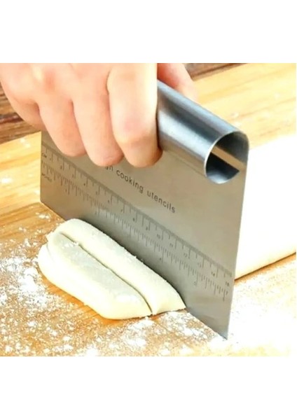 - Paslanmaz Çelik Ölçülü Hamur Kesme Aparatı Kesici Kazıyıcı Pasta Şekillendiren Spatula