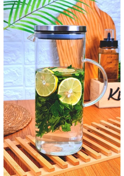 Metal Kapaklı Borosilikat Cam Isıya Dayanıklı Süzgeçli 1500 ml Sürahi