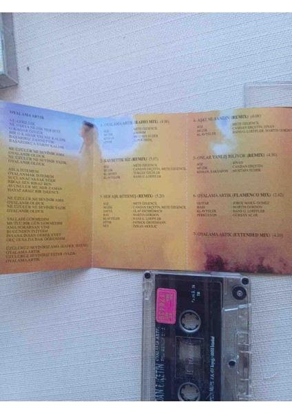Candan Ercetın Oyalama Artık Kaset Cok Temiz Kondisyonda Parca Isimleri Fotoğraflar Da Gözükmektedir fırsatları