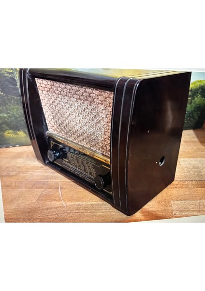 Wega Antika Lambalı Radyo Sorunsuz Çalışır Durumda - 32 cm x 22 cm x 15,5 cm Ölçülerinde fırsatları