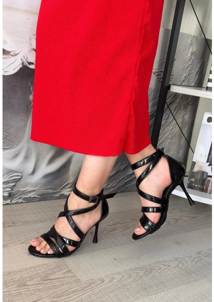 Mariya Siyah Rugan Topuklu Ayakkabı fiyatları