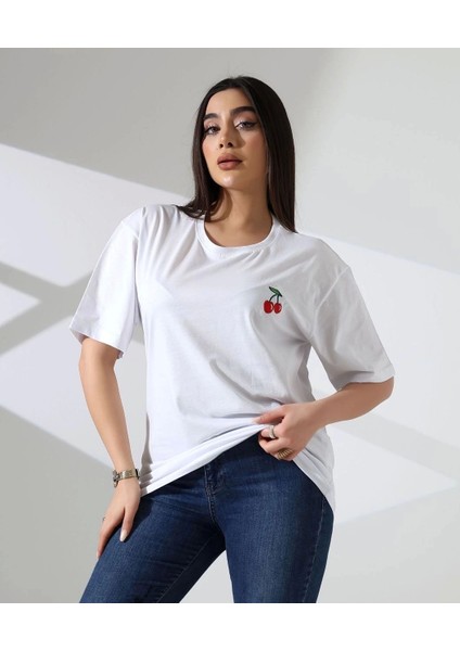 Kiraz Işlemeli Tişört