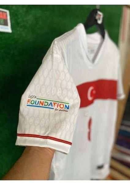 Türkiye Euro 2024 Iç Saha Forması (8 Numara) Beyaz fiyatları