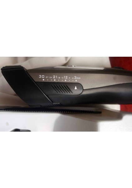 Siyah Fonksiyonlu Saç ve Sakal Kesme Makinesi modelleri