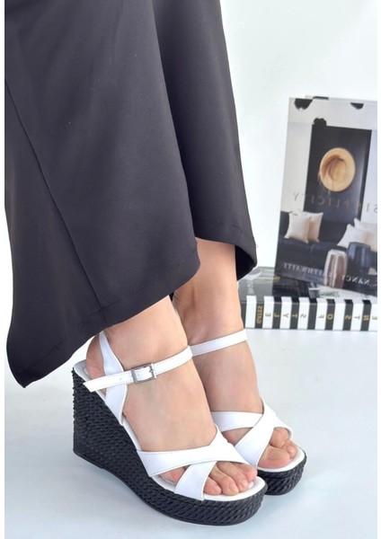 Minna Beyaz Cilt Dolgu Topuk Sandalet modelleri