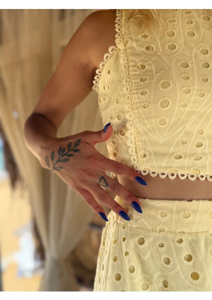 Kadın Sarı Güpür Etekli Takım indirimleri