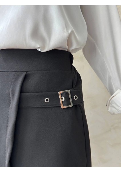 Kadın Tokalı Şort Etek Siyah S25449 fırsatları