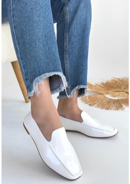 Betra Beyaz Rugan Babet Ayakkabı