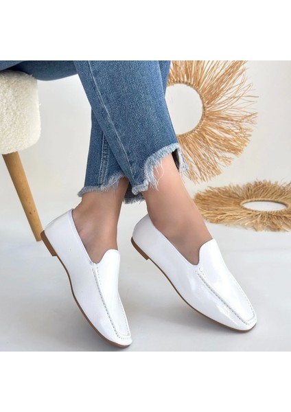 Betra Beyaz Rugan Babet Ayakkabı fırsatları