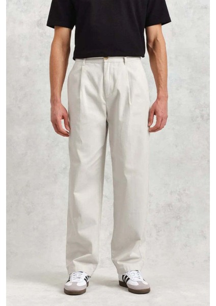 Milo Trousers Off White: Şık ve Rahat %100 Pamuklu Düz Paça Pantolon