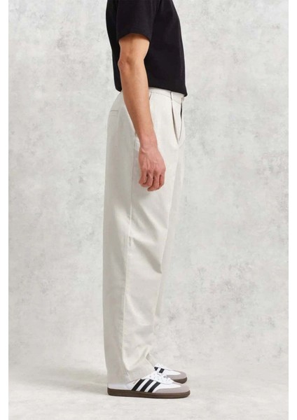 Milo Trousers Off White: Şık ve Rahat %100 Pamuklu Düz Paça Pantolon