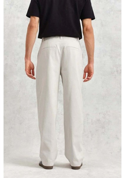 Milo Trousers Off White: Şık ve Rahat %100 Pamuklu Düz Paça Pantolon