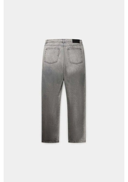 Amba Wax Relaxed Jeans: Kadınlar Için Şık ve Rahat Denim Pantolon