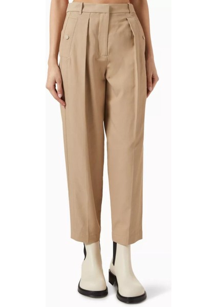 Bej Kısa Paça Pantolon Tek Pileli, Daralan Kesim, Zamansız Şıklık