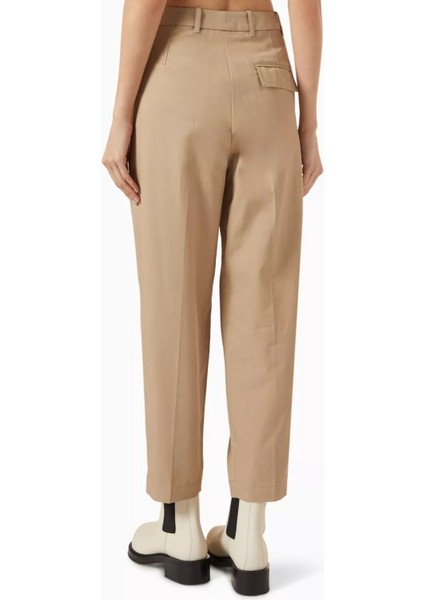 Bej Kısa Paça Pantolon Tek Pileli, Daralan Kesim, Zamansız Şıklık modelleri