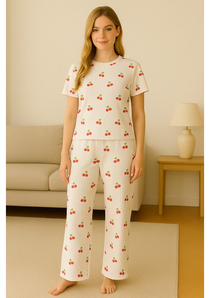 Cherrylane Kadın Beyaz Kiraz Desenli Tişört & Pantolon Takım - 2’li Set