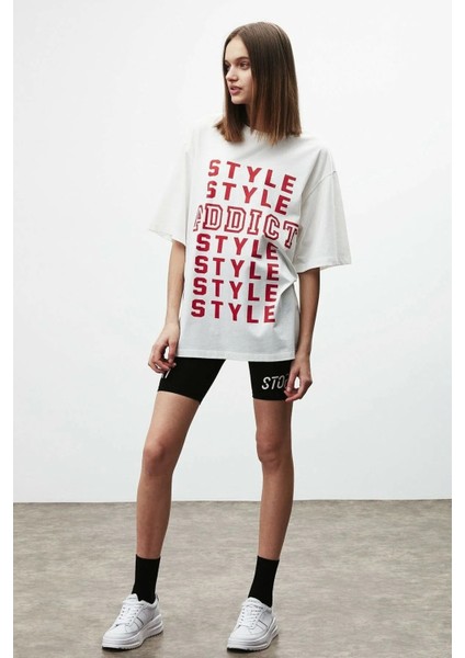 Büyük Beden Addıct Style Baskılı Beyaz Oversize T-Shirt fırsatları