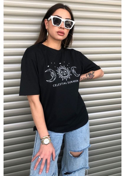 Bisiklet Yaka Siyah Ay Baskılı Oversize T-Shirt modelleri