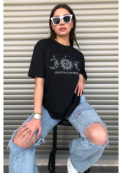 Bisiklet Yaka Siyah Ay Baskılı Oversize T-Shirt