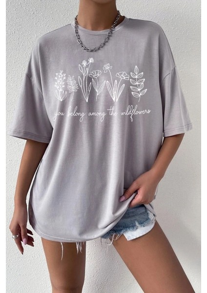 Büyük Beden Kadın Beyaz Wildflowers Baskılı Oversize T-Shirt