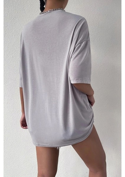 Büyük Beden Kadın Beyaz Wildflowers Baskılı Oversize T-Shirt modelleri