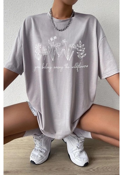 Büyük Beden Kadın Beyaz Wildflowers Baskılı Oversize T-Shirt fırsatları