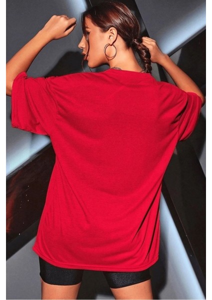 Kadın Kırmızı Wildflowers Baskılı Oversize T-Shirt fırsatları