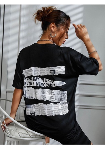 Brooklyn Slogan Baskılı Gazete Desenli Oversize T-Shirt