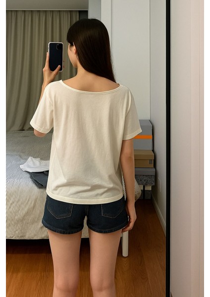 Kadın Kayık Yaka Butterfly Baskılı Oversize %100 Pamuk T-Shirt fiyatları
