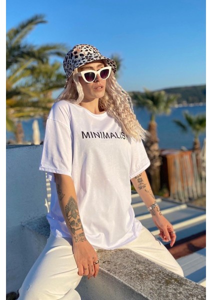 Kadın Beyaz Minimalist Baskılı Oversize T-Shirt fiyatları