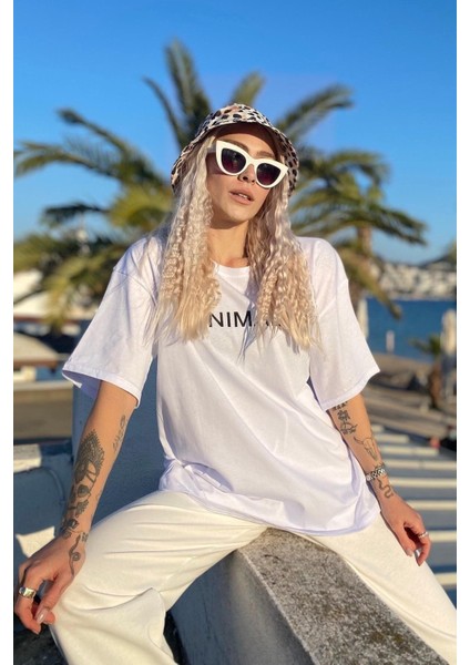 Kadın Beyaz Minimalist Baskılı Oversize T-Shirt modelleri