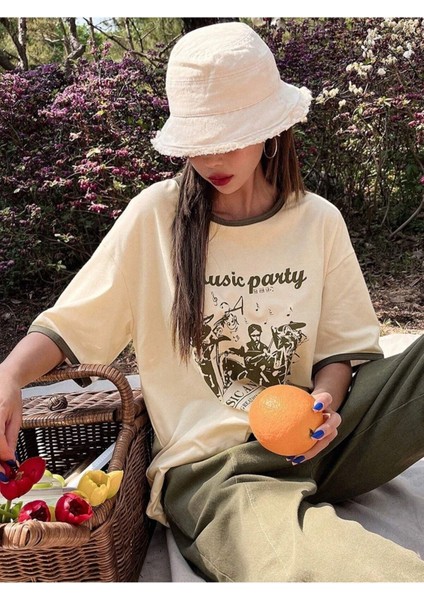 Büyük Beden Music And Party Baskılı Bej Oversize T-Shirt fiyatları