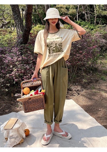 Büyük Beden Music And Party Baskılı Bej Oversize T-Shirt fırsatları