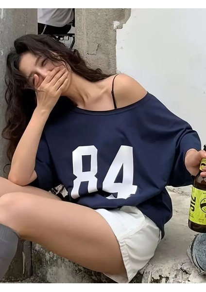 Kadın Düşük Omuz Kayık Yaka Beyaz 84 Baskılı T-Shirt fiyatları