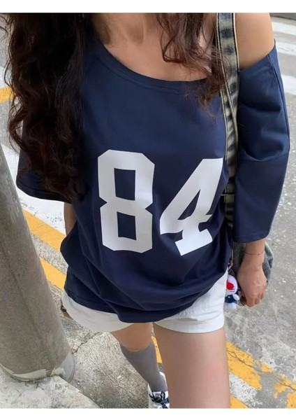 Kadın Düşük Omuz Kayık Yaka Beyaz 84 Baskılı T-Shirt fırsatları