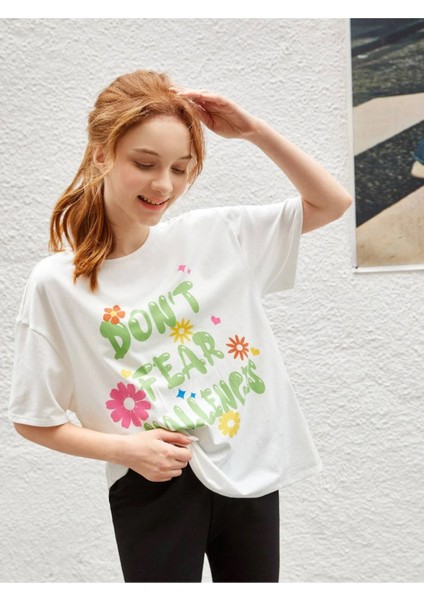 Kids Yeşil Yazılı Meydan Okuma Baskılı Oversize Beyaz Kız Çocuk T-Shirt fırsatları