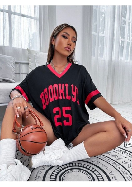 V Yaka Brooklyn 25 Baskılı Oversize T-Shirt